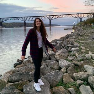 Meet your Posher, Ariana